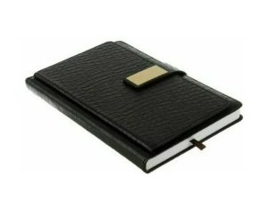 Ежедневник недатированный в клетку с хлястиком